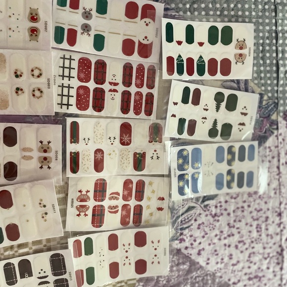 SOLD! Brand new Christmas stick on nail polish - Picture 5 of 6